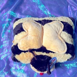 NWT BUMBLE BEE PILLOW PET 🐝